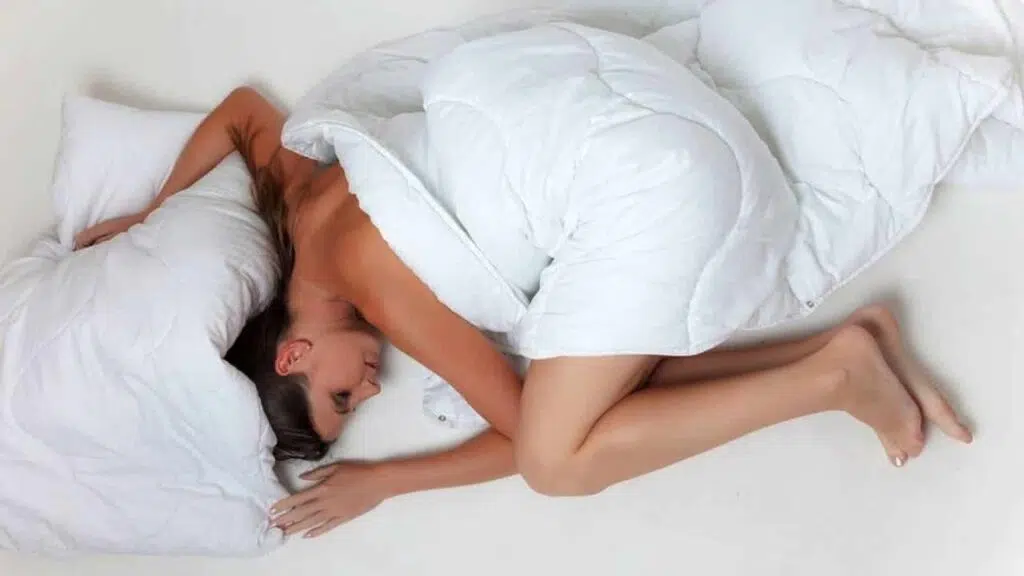 Best sleeping position tips | नींद लेना