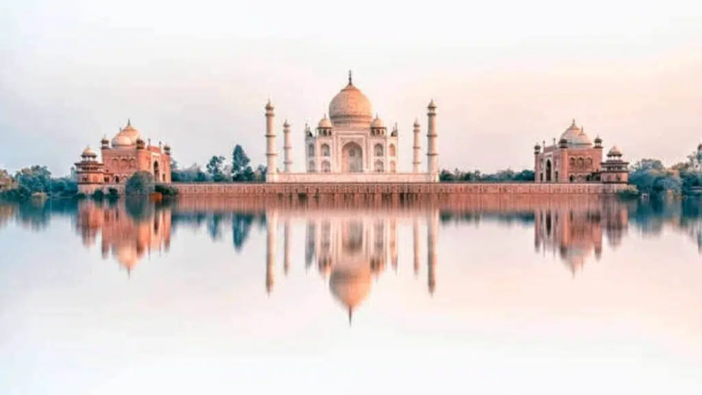 Mysterious wonder Taj mahal | अनोखा ताजमहल
