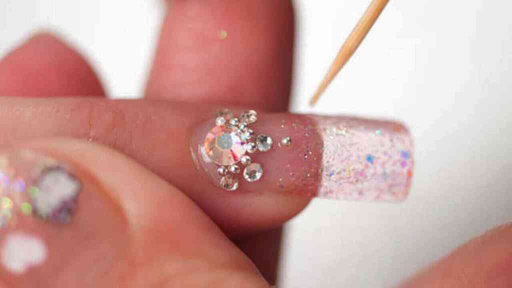 how-to-create-stunning-glitter nail-art