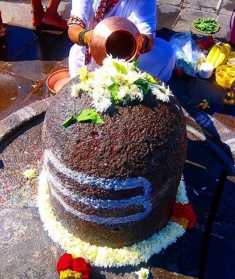 Jai Bhole Shivling with Flower HD New Picture