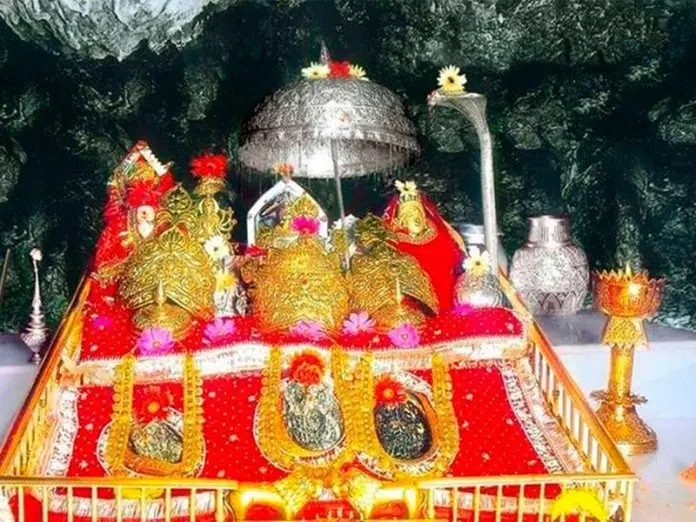 Mata Vaishno Devi Mandir on Hills Wallpaper