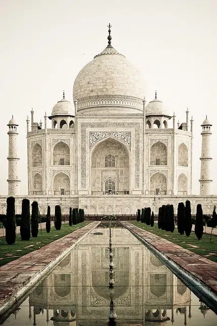 Download Taj Mahal HD Photos for Mobile DP