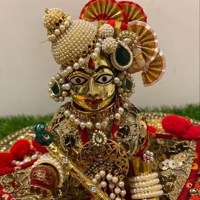 Laddu Gopal Shyam Govardhan Images